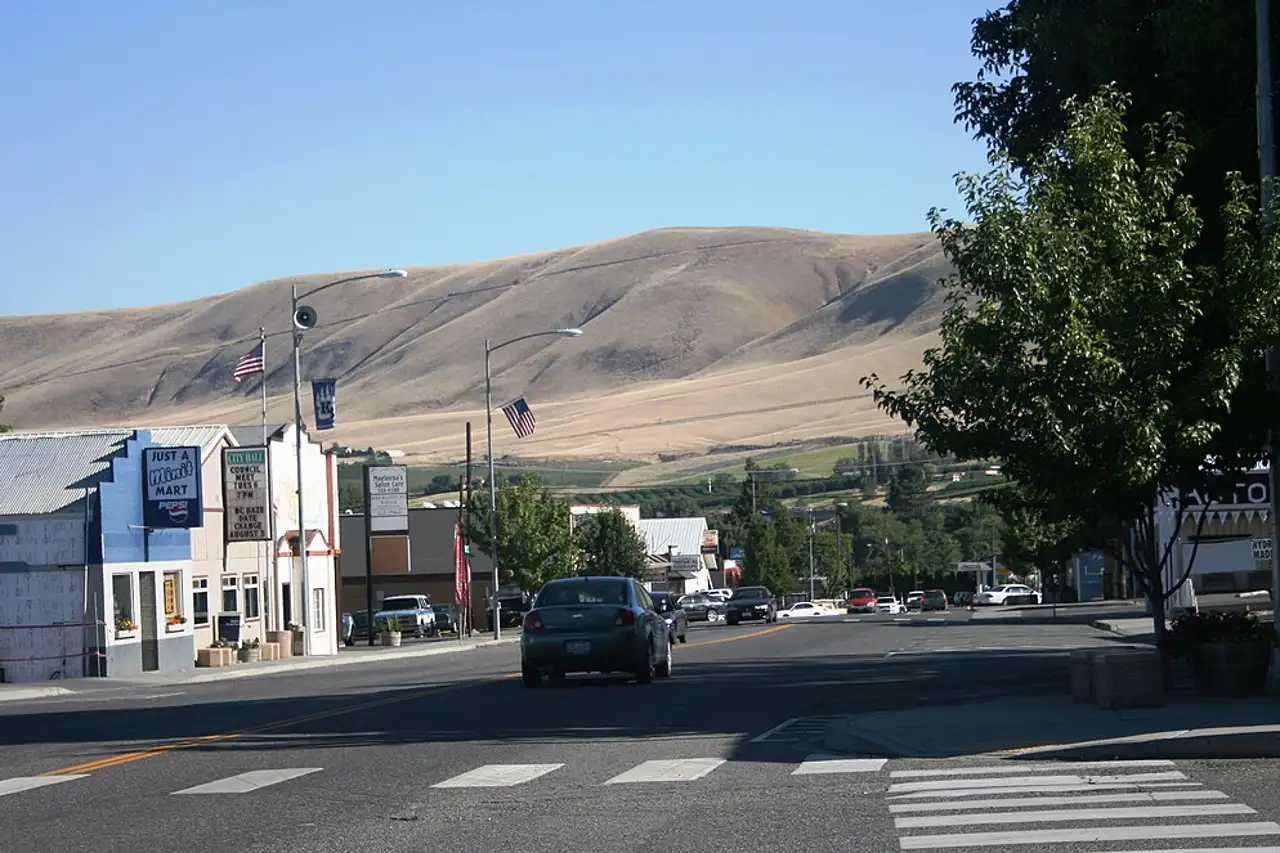 Garage door service in Benton County, Washington