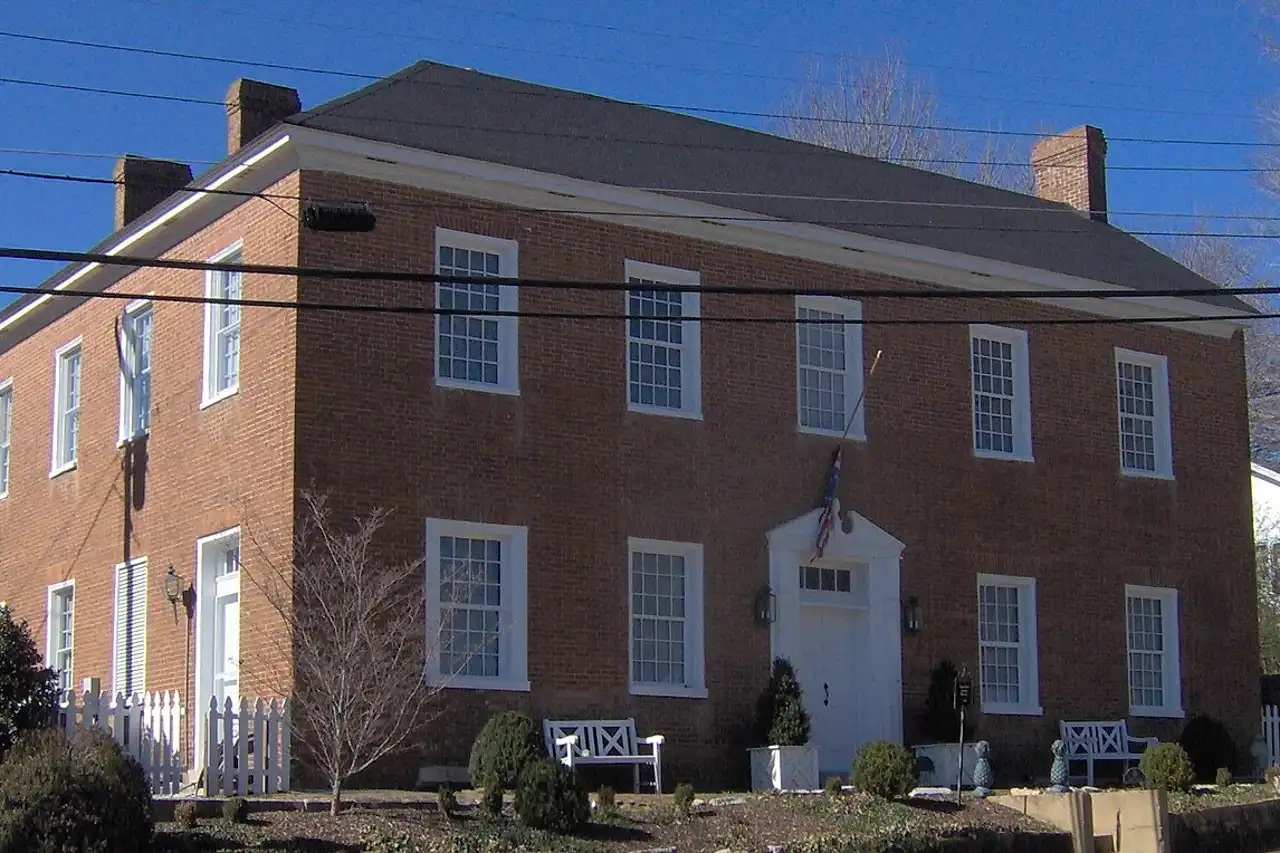 Garage door service in Dickson County, Tennessee