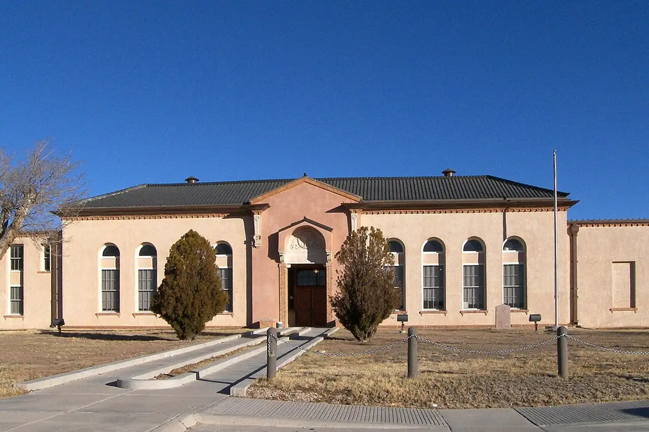 Garage door service in Hudspeth County, Texas
