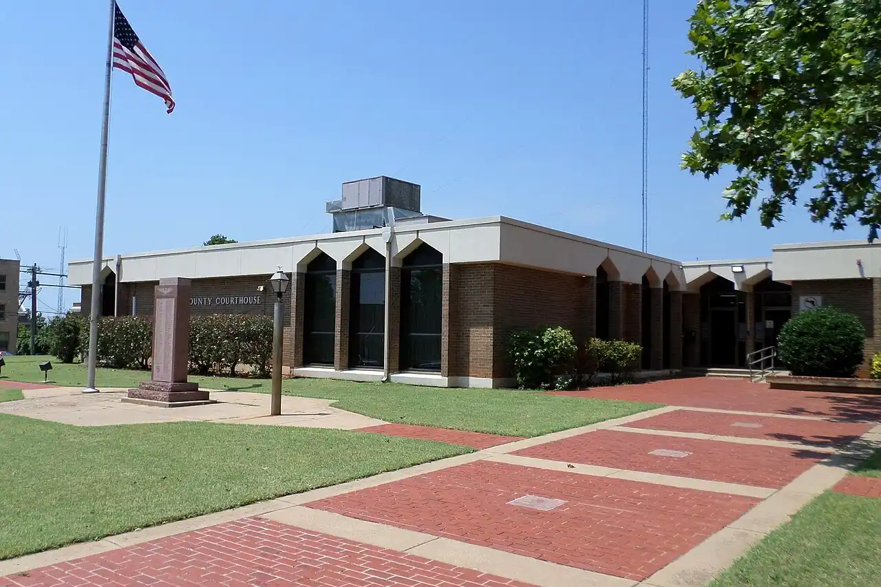 Garage door service in Lincoln County, Oklahoma