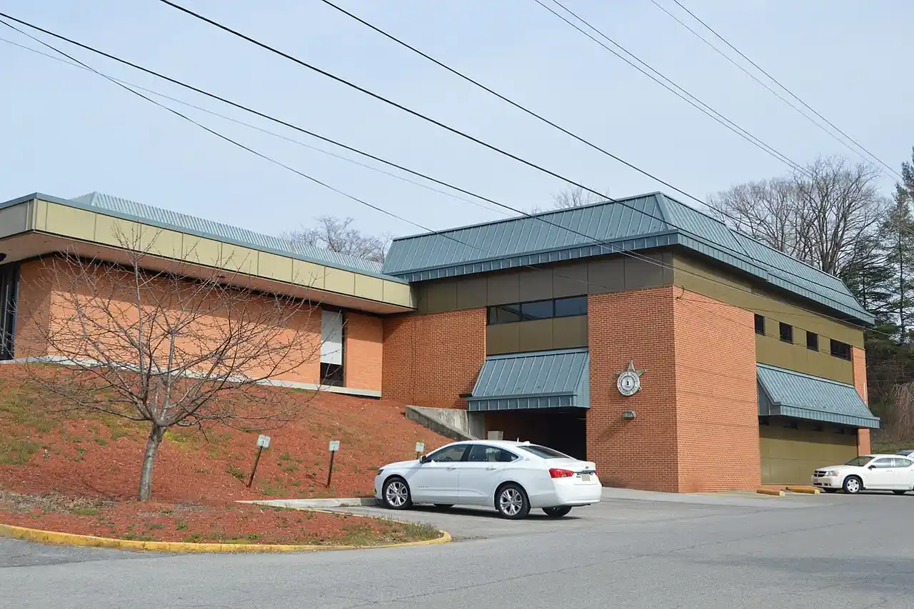 Garage door service in Radford city, Virginia